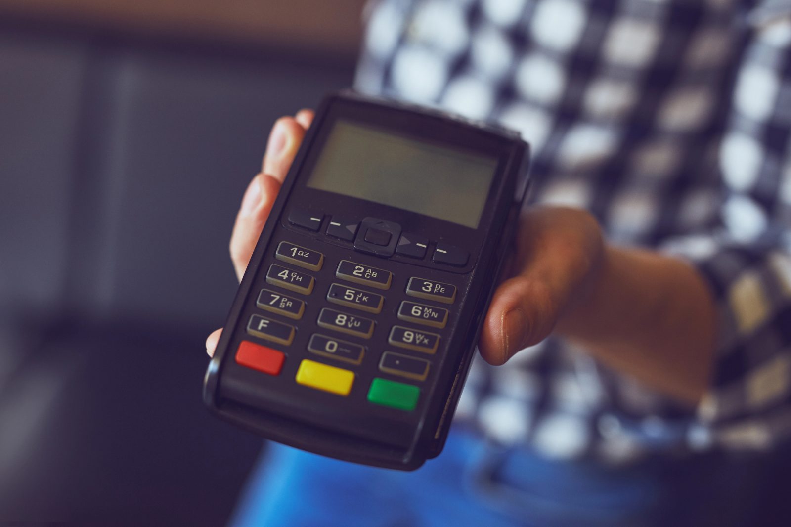 Kako ji je prenosni pos terminal omogočil več prodaje